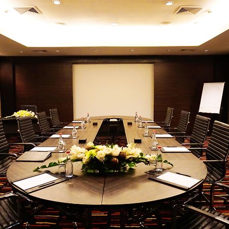 The Landmark Банкок Екстериор снимка A meeting room at a hotel