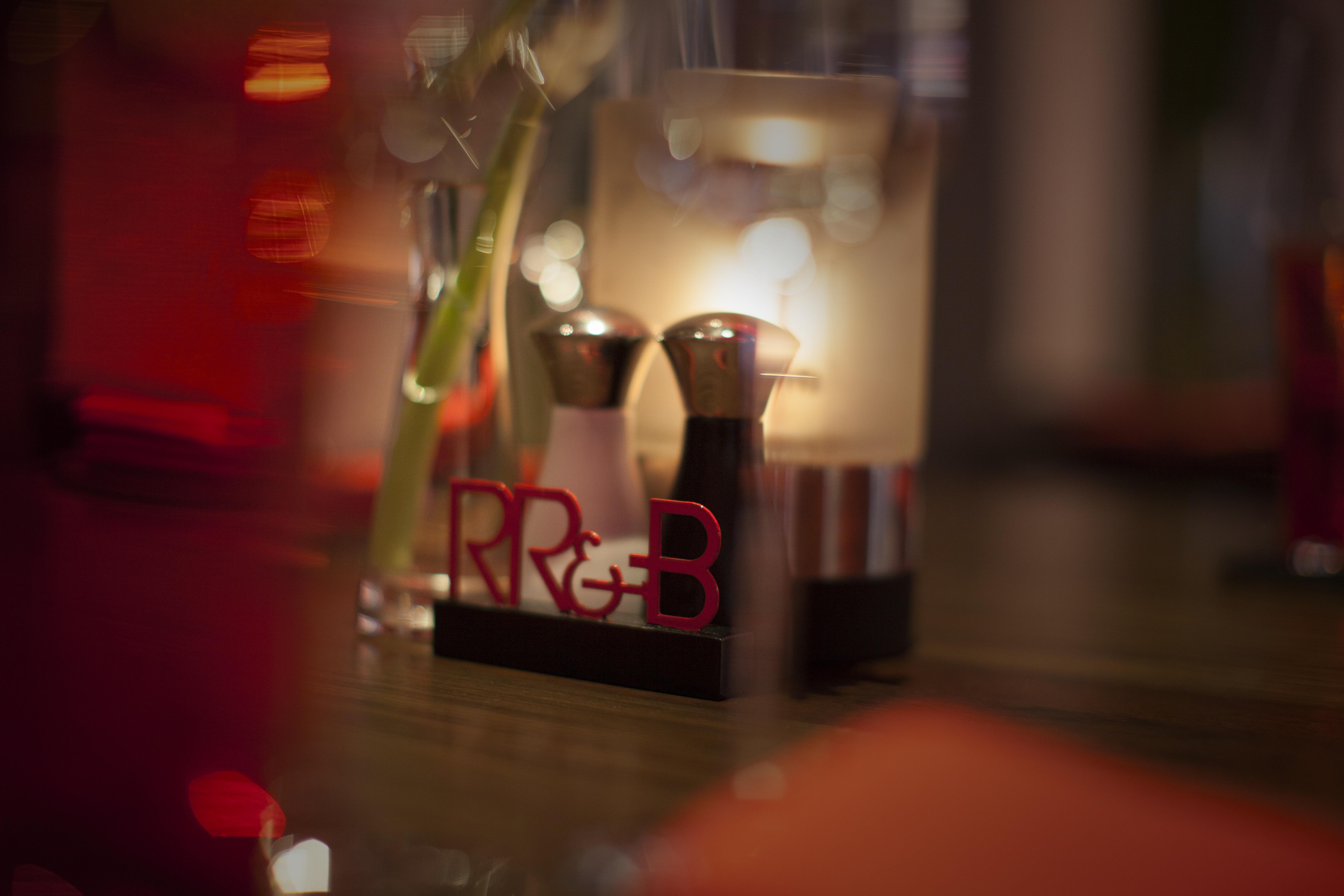 The Landmark Банкок Екстериор снимка The R&B logo